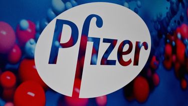 En esta foto de archivo, se ve el logotipo de Pfizer en la sede de Pfizer Inc. el 9 de diciembre de 2020 en la ciudad de Nueva York.