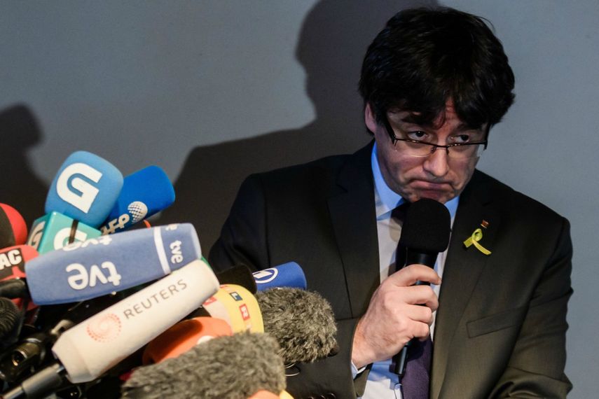 El expresidente catalán Carles&nbsp;Puigdemont&nbsp;ofrece una rueda de prensa en Berlín.