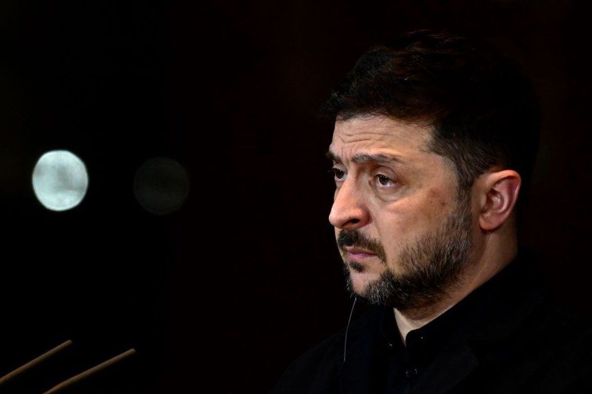 El presidente de Ucrania, Volodimir Zelenski, ofrece una conferencia de prensa con la canciller alemana en la Cancillería en Berlín, el 15 de diciembre de 2025.