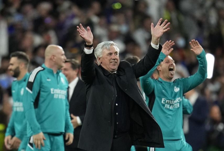 Carlo Ancelotti y sus jugadores celebran el pase a la Gran Final de la Champions League del Real Madrid