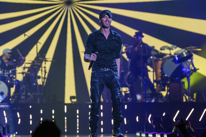 Enrique Iglesias durante un concierto de su gira con Ricky Martin, el 29 de octubre de 2021 en la State Farm Arena en Atlanta.&nbsp;