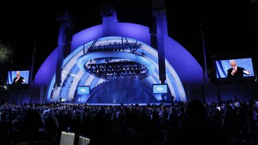 El expresidente Bill Clinton habla en el concierto A Decade of Difference en el Hollywood Bowl en Los Ángeles, el sábado 15 de octubre de 2011. El Ballet Folklórico de México de Amalia Hernández se presentará en una gala en el mismo recinto, el 18 de julio de 2024.