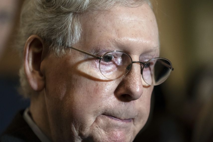 Mitch McConnell, l&iacute;der de la mayor&iacute;a republicana en el Senado de EEUU, durante declaraciones a la prensa el 7 de enero de 2020.