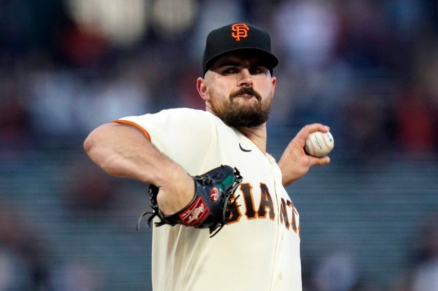 El zurdo Carlos Rodón, de los Gigantes de San Francisco, lanza contra los Rockies de Colorado, en la primera entrada del partido en San Francisco, el 29 de septiembre de 2022.&nbsp;