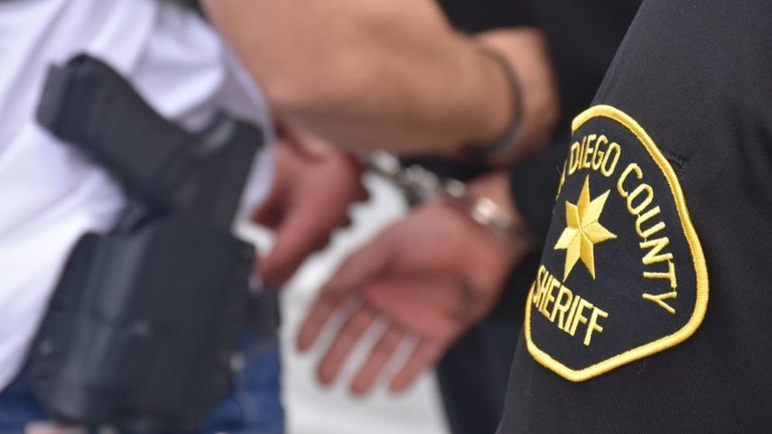 La Oficina del Sheriff de San Diego confirmó el arresto de una persona en relación con el tiroteo en una sinagoga en Poway, California.
