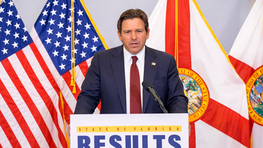 Ron DeSantis, gobernador de Florida, durante el anuncio.