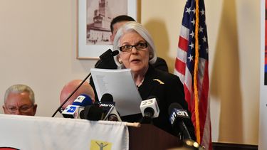 La opositora cubana Sylvia Iriondo lee la declaración Todos por una Cuba libre