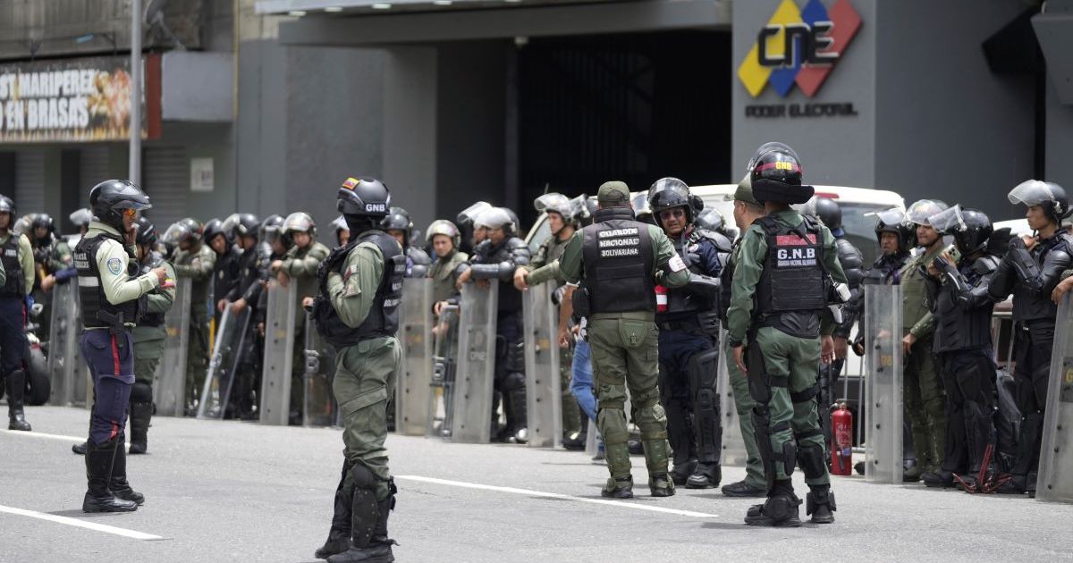 Chavismo detiene a 70 personas, les acusa de “conspirar” para boicotear su simulacro electoral