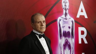 El actor mexicano Héctor Bonilla posa en la alfombra roja de la 61a edición de los Premios Ariel de la Academia Mexicana de Artes y Ciencias Cinematográficas en la Cineteca National en la Ciudad de México el 24 de junio de 2019.&nbsp;