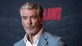 El actor Pierce Brosnan, miembro del elenco de The Out-Laws, posa en una proyección especial de la película, el 26 de junio de 2023, en los cines Regal LA Live en Los Ángeles.