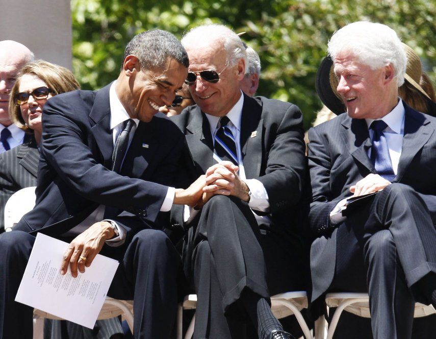 El expresidente Barack Obama, el exvicepresidente Joe Biden y el expresidente Bill Clinton en un servicio en memoria del senador Robert Byrd, 2 de julio de 2010, en el Capitolio de Virginia Occidental. 
