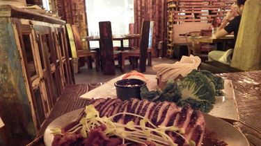 El plato estrella es el pato al estilo chino yiliang, asado con miel de abejas, achiote y cinco especias chinas secretas. (J.HDEZ.)