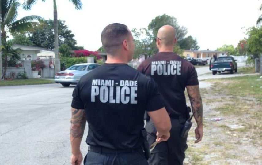 Miembros de la policía condal de Miami-Dade.