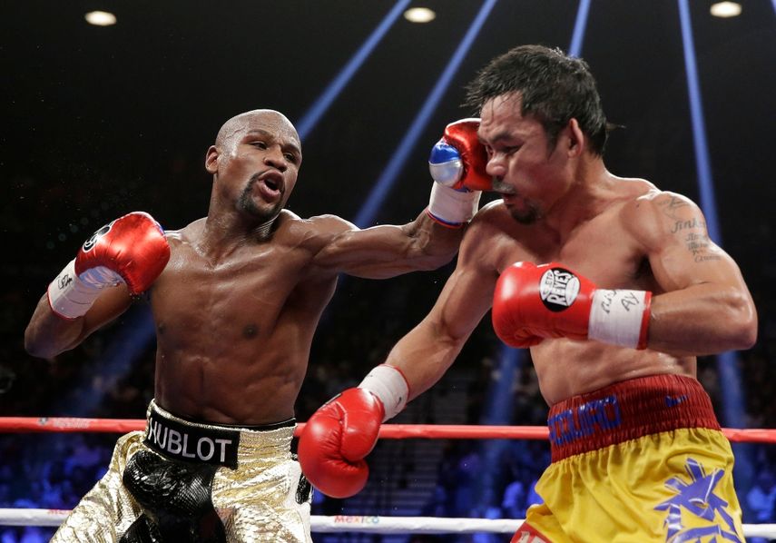 Floyd Mayweather Jr. propina un golpe a Manny Pacquiao durante su pelea por el título welter, el sábado 2 de mayo de 2015, en Las Vegas&nbsp;