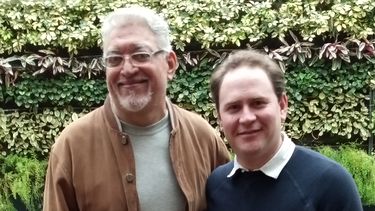 Los directores de orquesta Pedro González y Christian Vásquez.&nbsp;