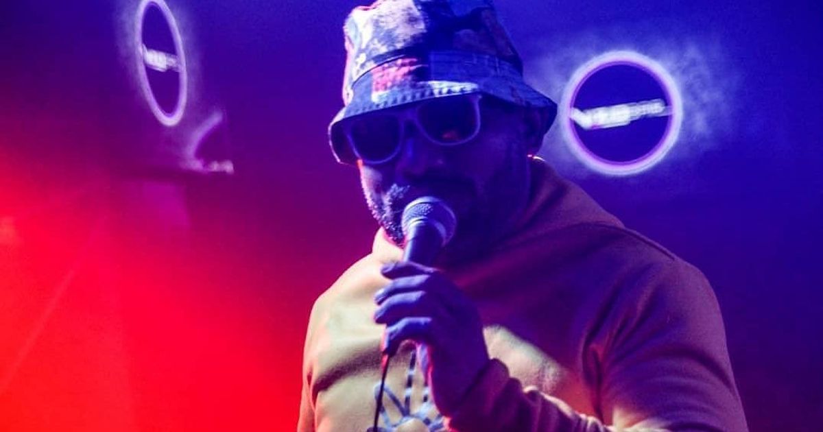 Cantante de Mata Rica, Alejandro Conde, pide apoyo económico