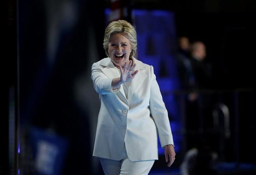 La exprimera dama y exsecretaria de Estado, Hillary Clinton, en la última noche de la Convención Demócrata en Filadelfia. (EFE)
