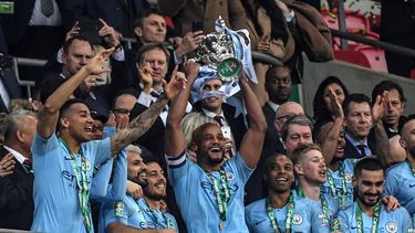 La victoria en los penaltis de los de Guardiola les permite revalidar el trofeo conseguido el año pasado ante el Arsenal, el primero de la era Guardiola.