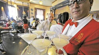 Gracias a las propinas, de media los camareros en una ciudad como Nueva York ganan unos 40.000 dólares anuales, según un estudio de 2014, pero en los restaurantes más caros esa cifra puede superar fácilmente los 100.000 dólares anuales. (EFE)