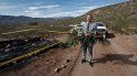 Bryan LeBarón coloca flores el domingo 12 de enero de 2020 en el sitio donde uno de los automóviles pertenecientes a la familia LeBarón fue emboscado por hombres armados en 2019, cerca de Bavispe, estado de Sonora, México. Bryan LeBarón coloca flores el domingo 12 de enero de 2020 en el sitio donde uno de los automóviles pertenecientes a la familia LeBarón fue emboscado por hombres armados en 2019, cerca de Bavispe, estado de Sonora, México.