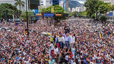 María Corina Machado y Edmundo González Urrutia en un multitudinario acto de campaña previo a los comicios.&nbsp;