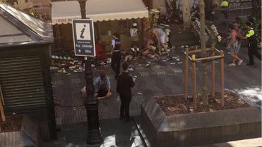 Primeros minutos tras el atentado terrorista en Barcelona.