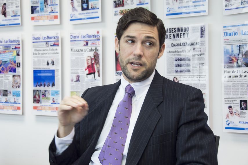 Durante su campaña, Alfred Santamaría visitó la redacción de DIARIO LAS AMÉRICAS