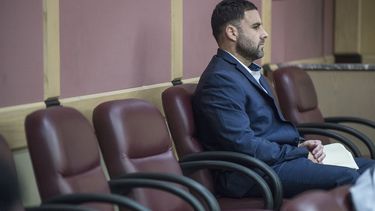 Los abogados del español Pablo Ibar, acusado por un triple asesinato ocurrido en Florida (EEUU) en 1994, pidieron hoy a la jueza encargada del caso que aplace la fecha de inicio del juicio a agosto próximo, informó hoy la Asociación contra la Pena de Muerte de Ibar.