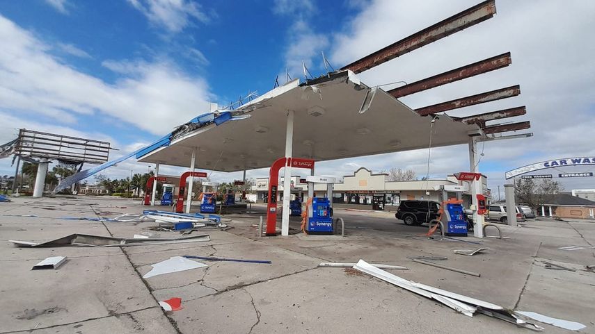 Una gasolinera destruidapor el huracán Ian en Port Charlotte, 2022.