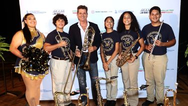 El cantante colombiano Carlos Vives visitó la escuela secundaria Miami Senior High School.&nbsp;