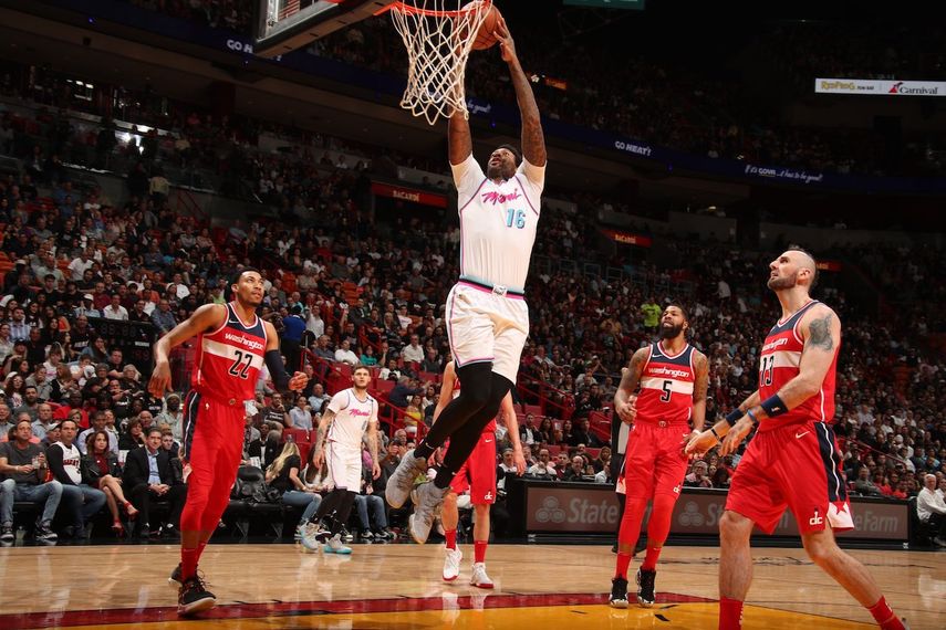 James Johnson también repartió cinco asistencias en el duelo de anoche.