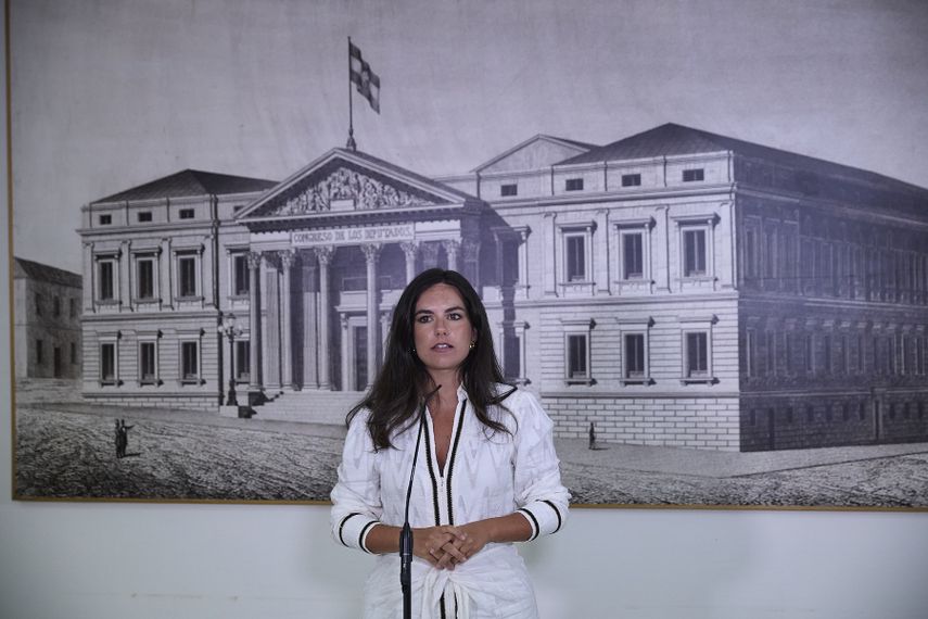 La portavoz de VOX en el Congreso, Pepa Millán, ofrece declaraciones a los medios tras la reunión de la Diputación Permanente, en el Congreso de los Diputados, a 26 de agosto de 2025, en Madrid (España).&nbsp;
