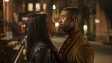 En esta imagen difundida por Sony Pictures, Chanté Adams, a la izquierda, y Michael B. Jordan en una escena de A Journal for Jordan de Columbia Pictures. 