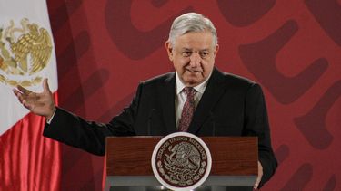 Nuestra relación con Estados Unidos es buena, no queremos pelearnos, amor y paz, y aunque nos cuquen no nos vamos a enganchar, declaró López Obrador durante su rueda de prensa diaria, en la que evitó entrar en nuevas polémicas con el país vecino.&nbsp;