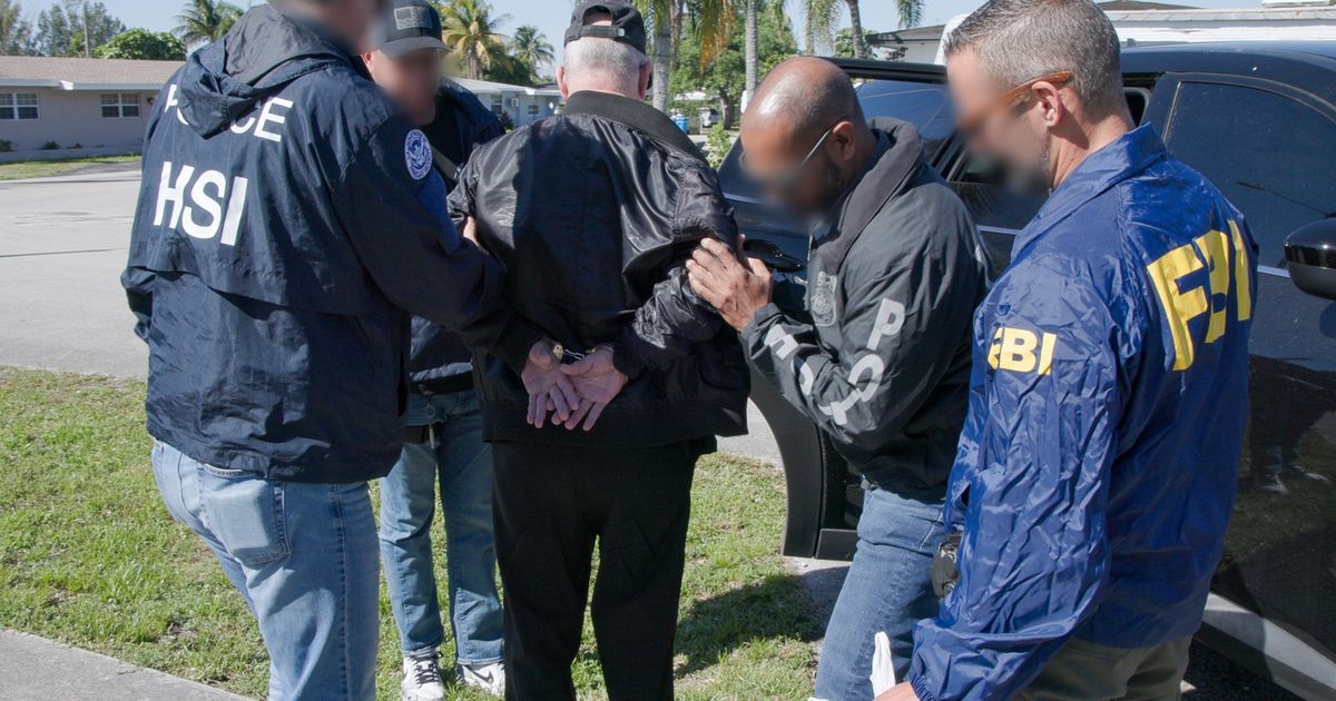 Arrestan a exagente de la inteligencia cubana en Broward por fraude migratorio