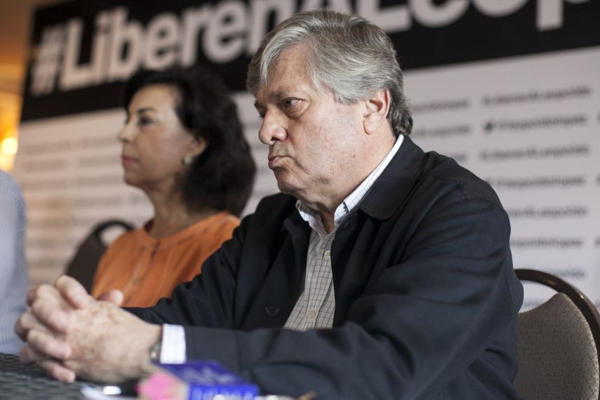 López Gil ha explicado que no ha podido ver a su hijo desde hace más de dos años y ha lamentado que su país esté en manos de una dictadura como la que sufren los cubanos