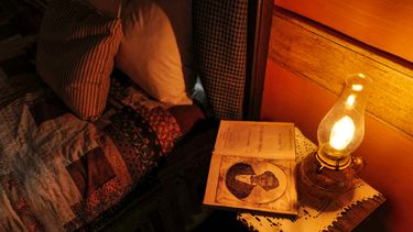 Exposición del Museo Tenement de la casa de Joseph y Rachel Moore, una pareja afroamericana que vivió aquí sin agua corriente y con otros tres huéspedes durante la Guerra Civil de Estados Unidos, en la ciudad de Nueva York el 18 de diciembre de 2023.