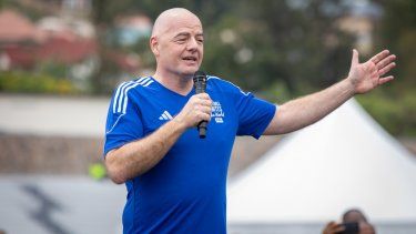 El presidente de FIFA, Gianni Infantino, habla en un torneo de fútbol para los delegados al 73er Congreso del ente en Kigali, Ruanda, el 15 de marzo de 2023.
