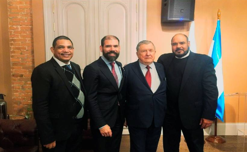 De derecha a izquierda: Iván Acosta, ministro de Hacienda y Crédito Público; Laureano Ortega Murillo, hijo del dictador sandinista Daniel Ortega, Nikolay Spaskiiy director deneral de la Corporación Estatal de Energía Atómica de Rusia (ROSATOM), y el hijo de Ortega, Rafael Ortega Murillo, en Rusia.