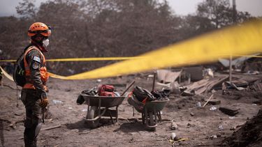 La posibilidad de encontrar personas con vida en las áreas devastadas por la erupción del Volcán de Fuego en Guatemala es nula.