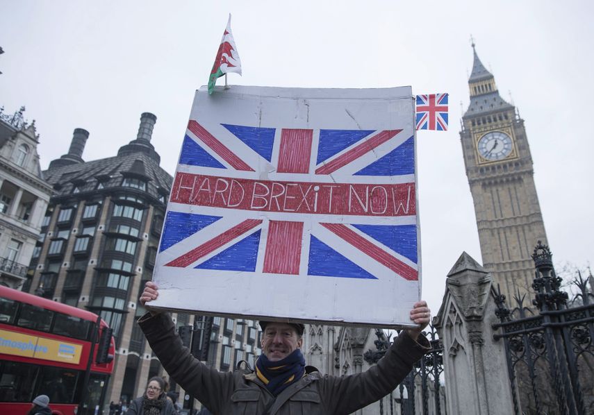 &nbsp;Varias personas participan en la manifestación a favor del brexit en el Old Palace Yard, en Londres, Reino Unido.&nbsp;