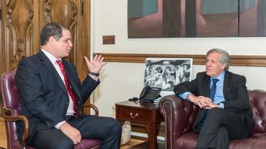 Luis Florido (izq.), presidente de la Comisión&nbsp;de Política Exterior de la Asamblea Nacional de Venezuela, reunido con Luis Almagro, secretario general de la Organización de Estados Americanos, OEA, en Washington, EEUU.