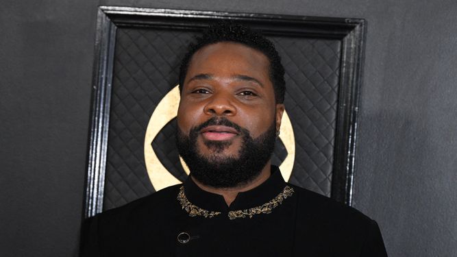 El actor estadounidense Malcolm-Jamal Warner llega a la 65.ª edición de los Premios Grammy en el Crypto.com Arena de Los Ángeles el 5 de febrero de 2023.