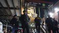 Agentes de la policía de la ciudad de Nueva York resguardan el lugar donde ocurrió el crimen en la estación del metro Mount Eden, en el distrito del Bronx, Nueva York.&nbsp;
