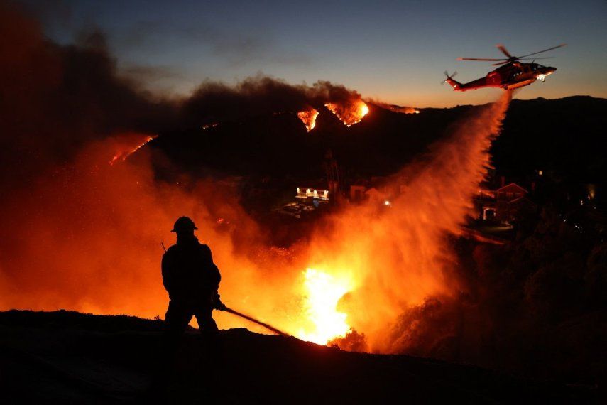 AFP__20250124__36VR2GR__v1__HighRes__FilesUsFireCaliforniaHelicopters.jpg
