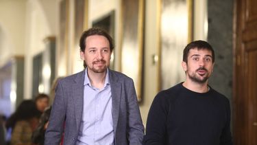 Pablo Iglesias y Ramón Espinar en el Senado. El PP espera este jueves por la mañana a Pablo Iglesias en la Comisión del Senado que investiga la financiación de los partidos políticos, para que explique las cuentas del partido que dirige, Podemos.