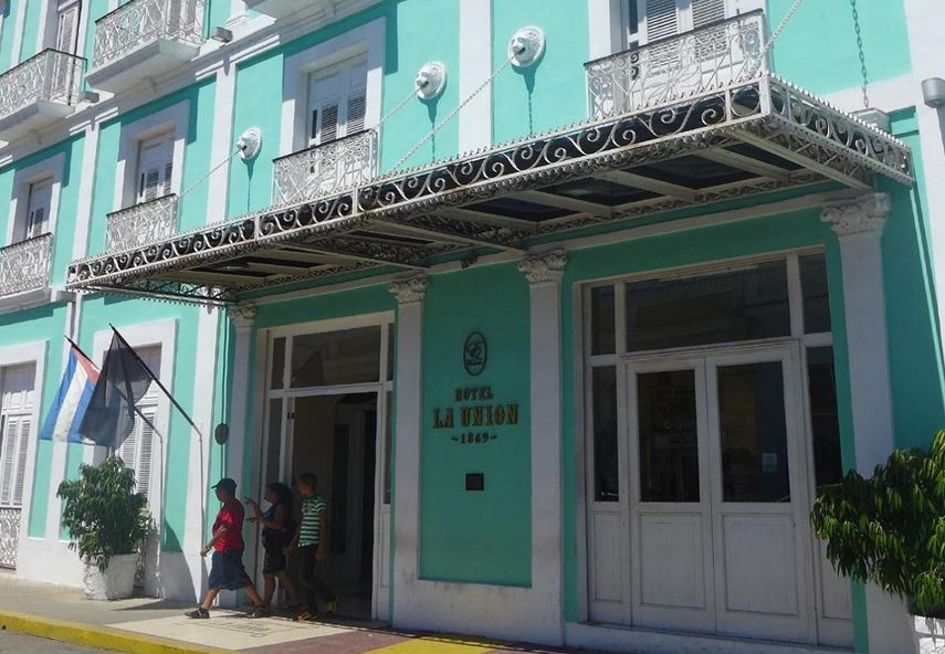 Vista de la entrada del hotel Meliá La Unión, en la ciudad de Cienfuegos, en el centro sur de Cuba.