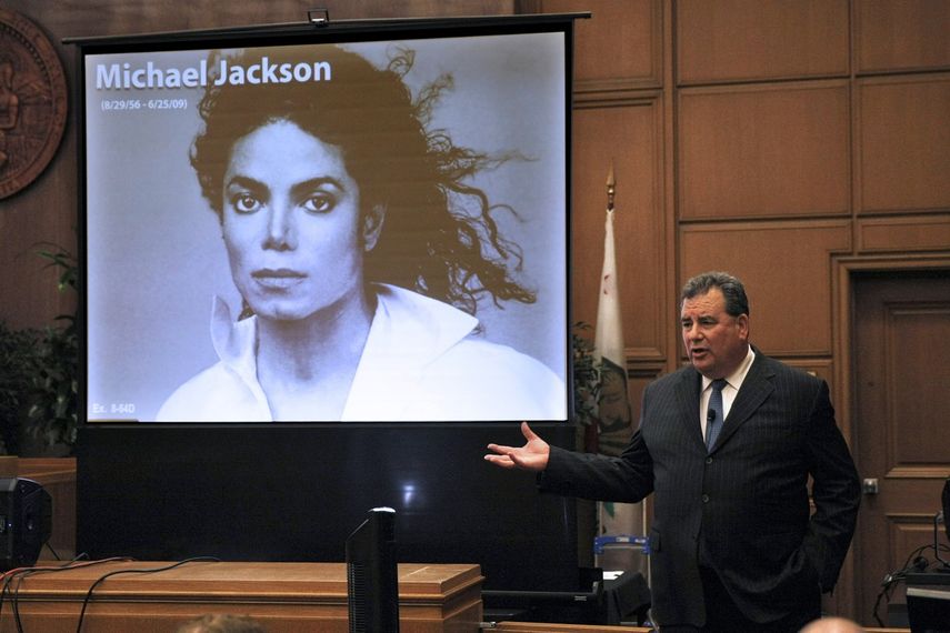Uno de los abogados durante el juicio sobre la muerte de Michael Jackson. (AP)