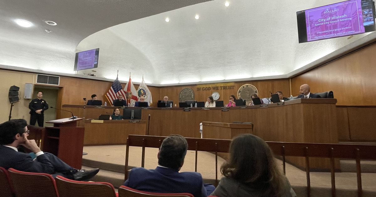 Hialeah firma convenio con ICE para cooperación en asuntos migratorios