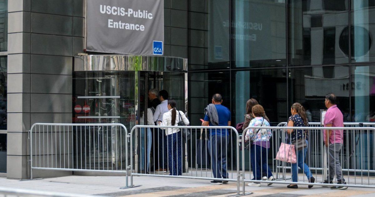 USCIS anuncia restablecimiento de “políticas estrictas” para verificar antecedentes de migrantes
